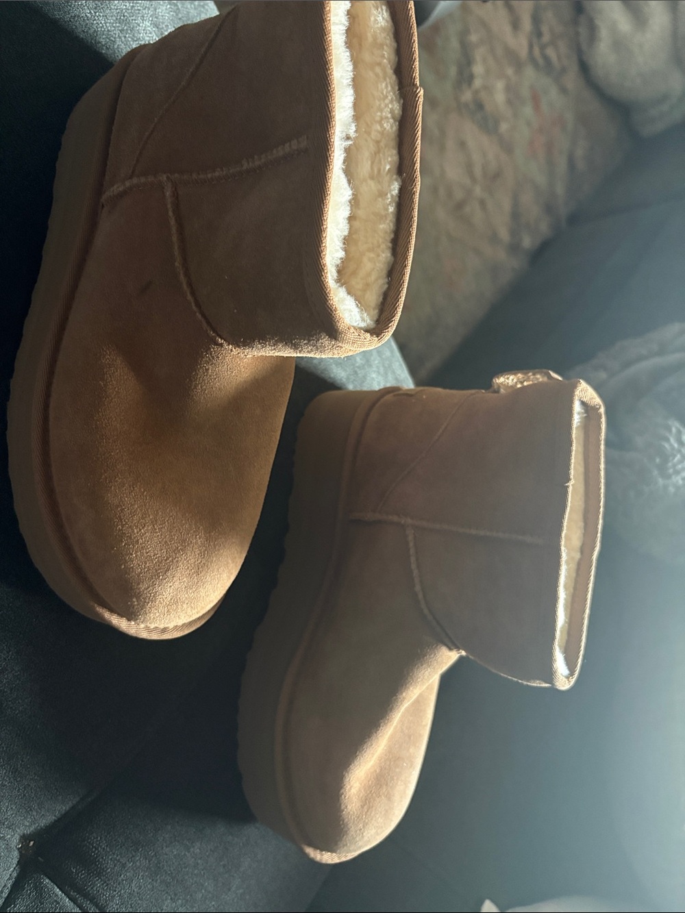 NWT UGG platform Chestnut Mini Boot with Shearling